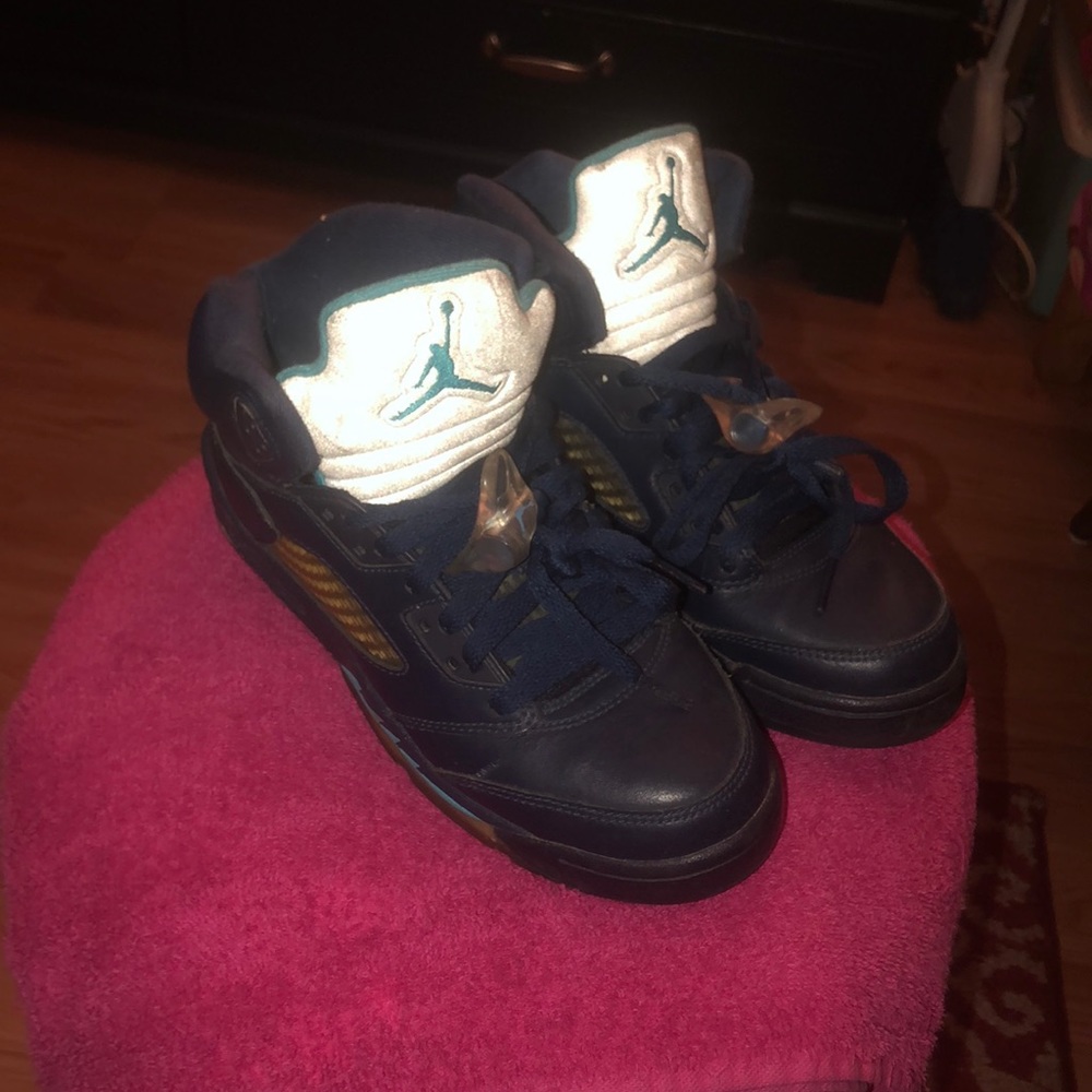 Jordan 5’s “HORNETS” Size 5.5
